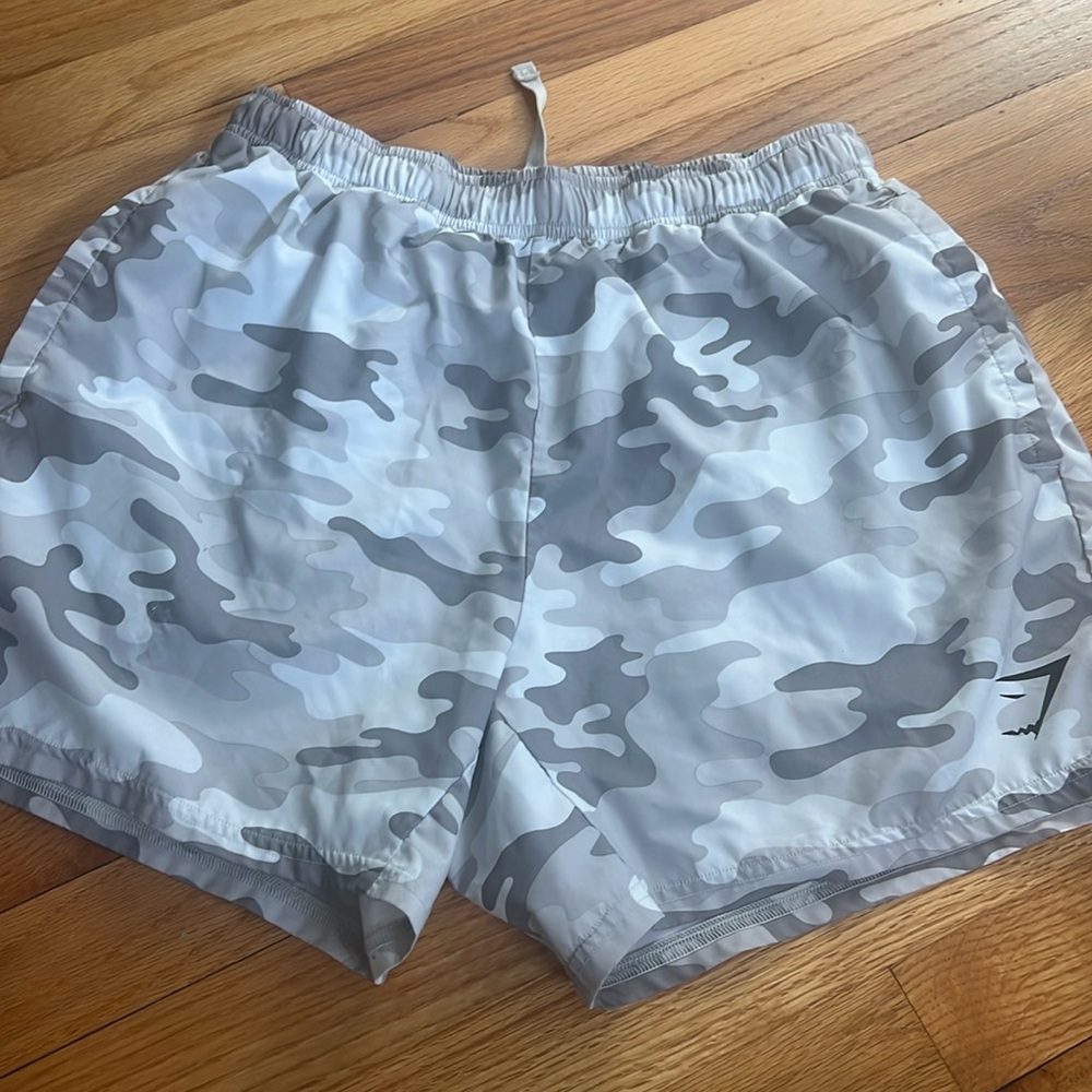 Gymshark 5” white camo shorts, Men’s M
